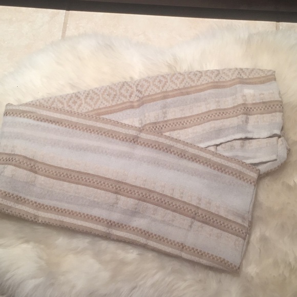 Aztec Neutral Scarf - Picture 4 of 8